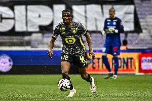 记者：伯恩茅斯将巴法德-迪亚克特视为中卫首选，里尔标价3500万