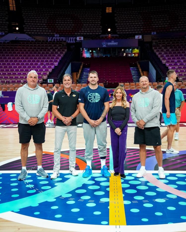 开云体育官网-高水平赛事&amp;amp;球星云集！湖人、雄鹿、开拓者等队管理层观战欧锦赛