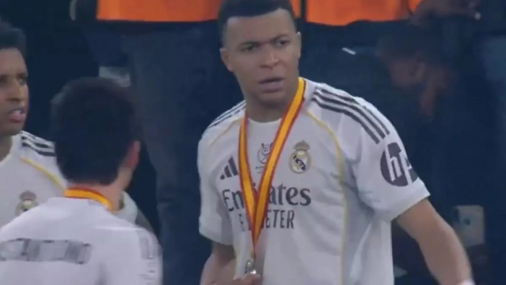 开云APP-👀世体：姆巴佩赛后多次让队友不要为巴萨鼓掌，并催促队友离开